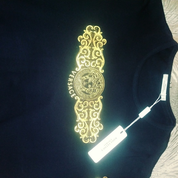 Versace shirt 👕 - Picture 2 of 4